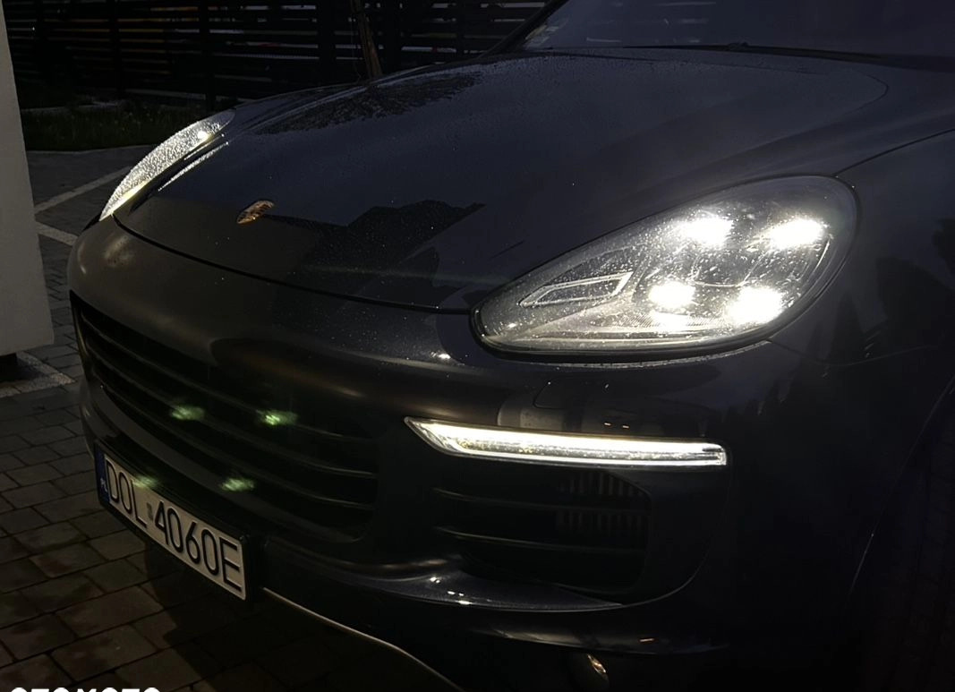 Porsche Cayenne cena 229000 przebieg: 200000, rok produkcji 2017 z Międzybórz małe 667